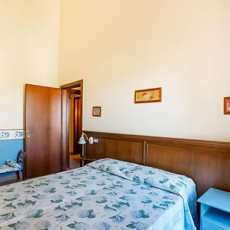 Vibrant Holiday In With Pool Tatil Evi
